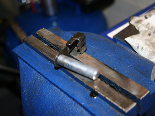 Upper selector rod pin